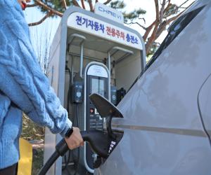 '산청군 “전기차 충전 시설 확대…불편 줄인다”'