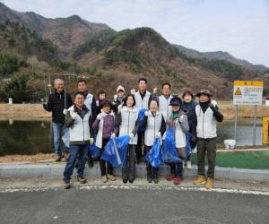 '산청 삼장면 주민자치회, 둑방길 환경정화활동'