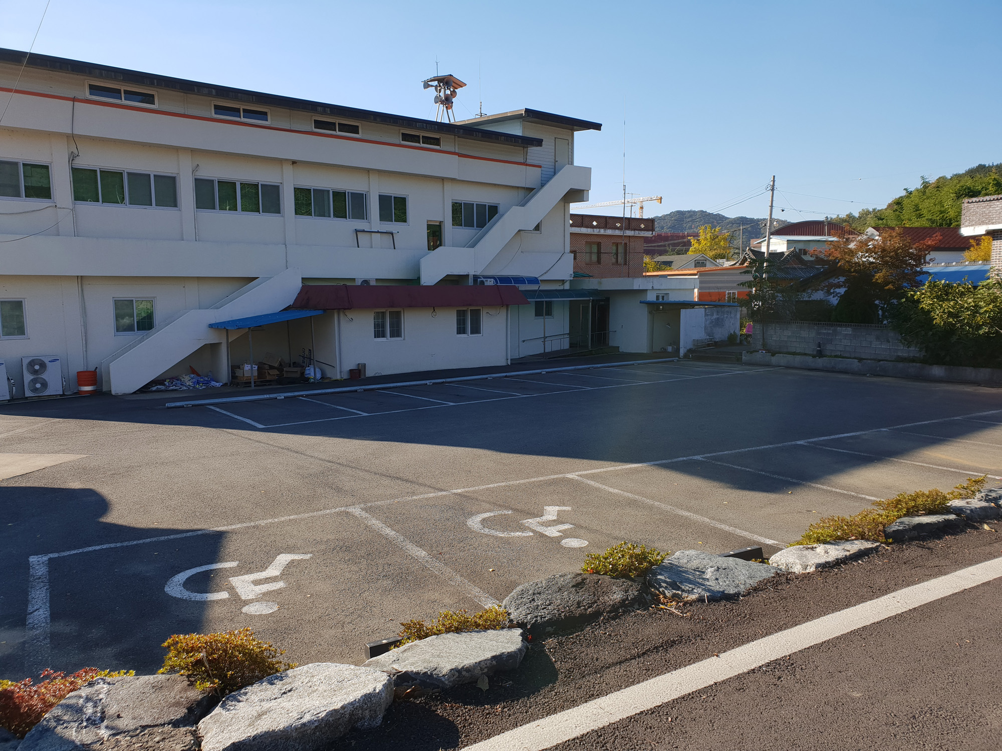 단성면, 장날마다 면사무소 주차장 비워 주민에 개방 1