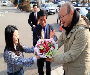 '‘베트남 영웅’ 박항서 감독 고향 산청 금의환향'