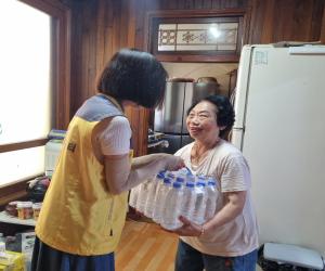 '산청한일노인통합지원센터, 여름나기 물품 나눔'