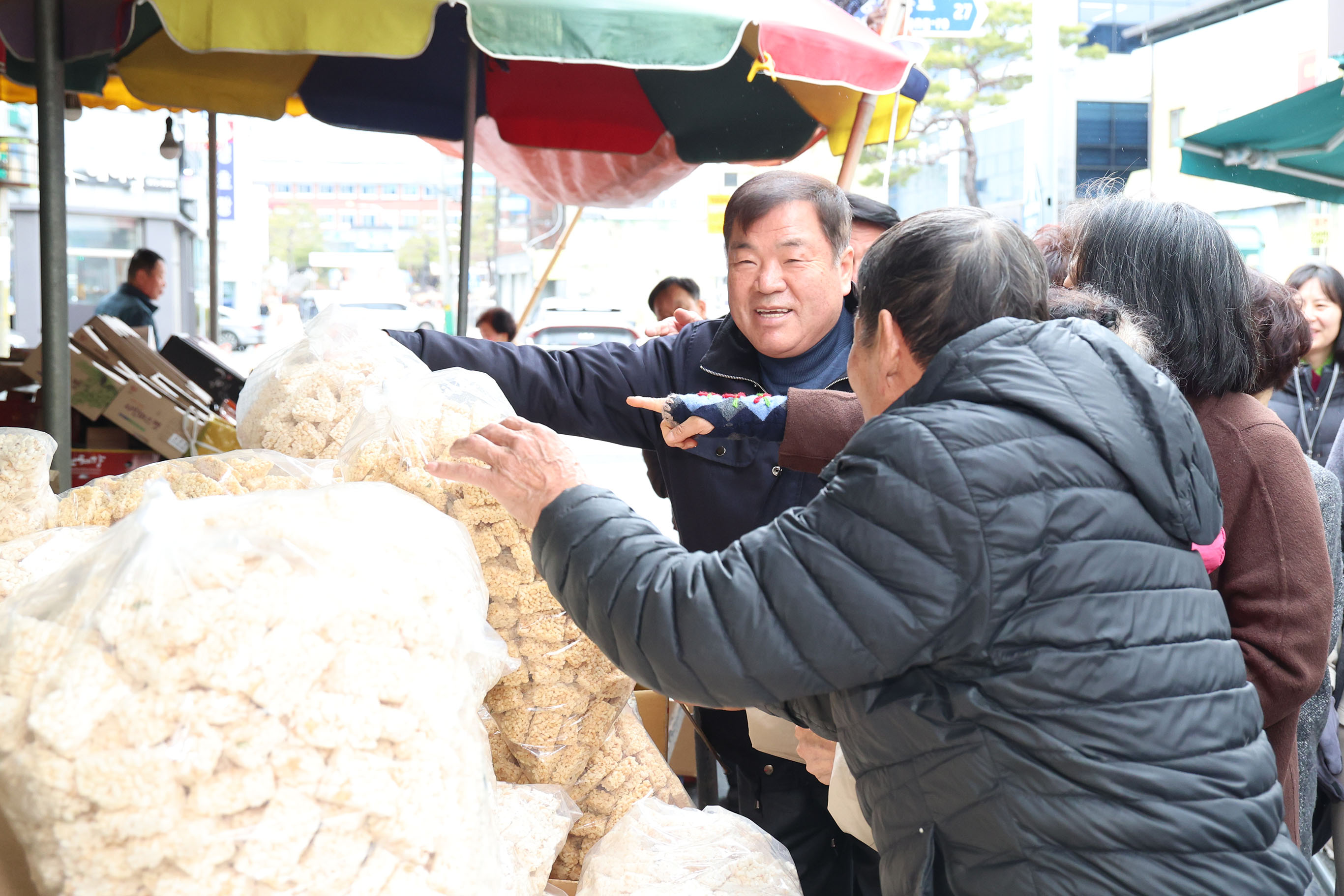 이승화 군수, 설 명절 전통시장 장보기행사 3