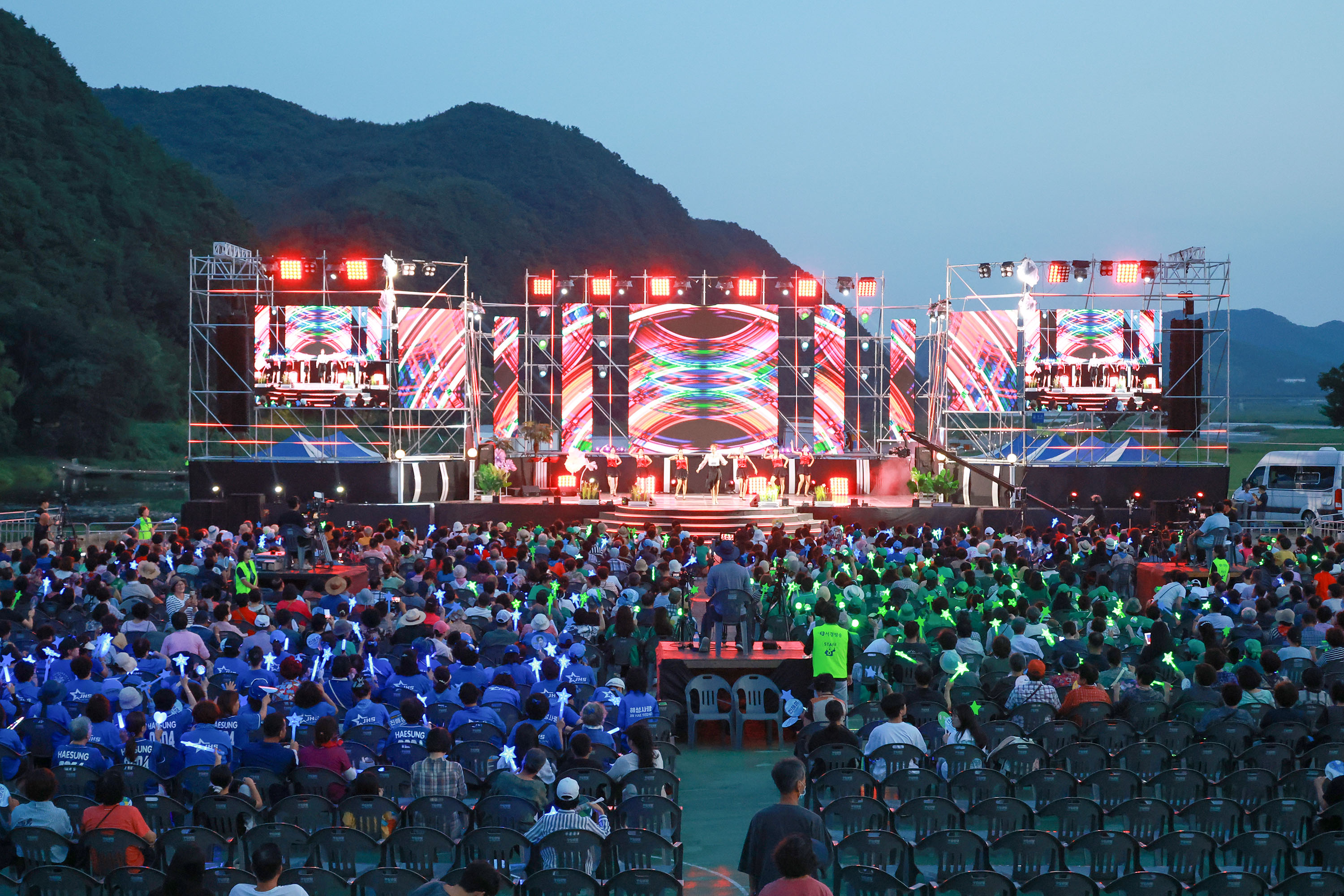 한여름밤 무더위 날린 '2024 산청 힐링 음악회' 성황 1