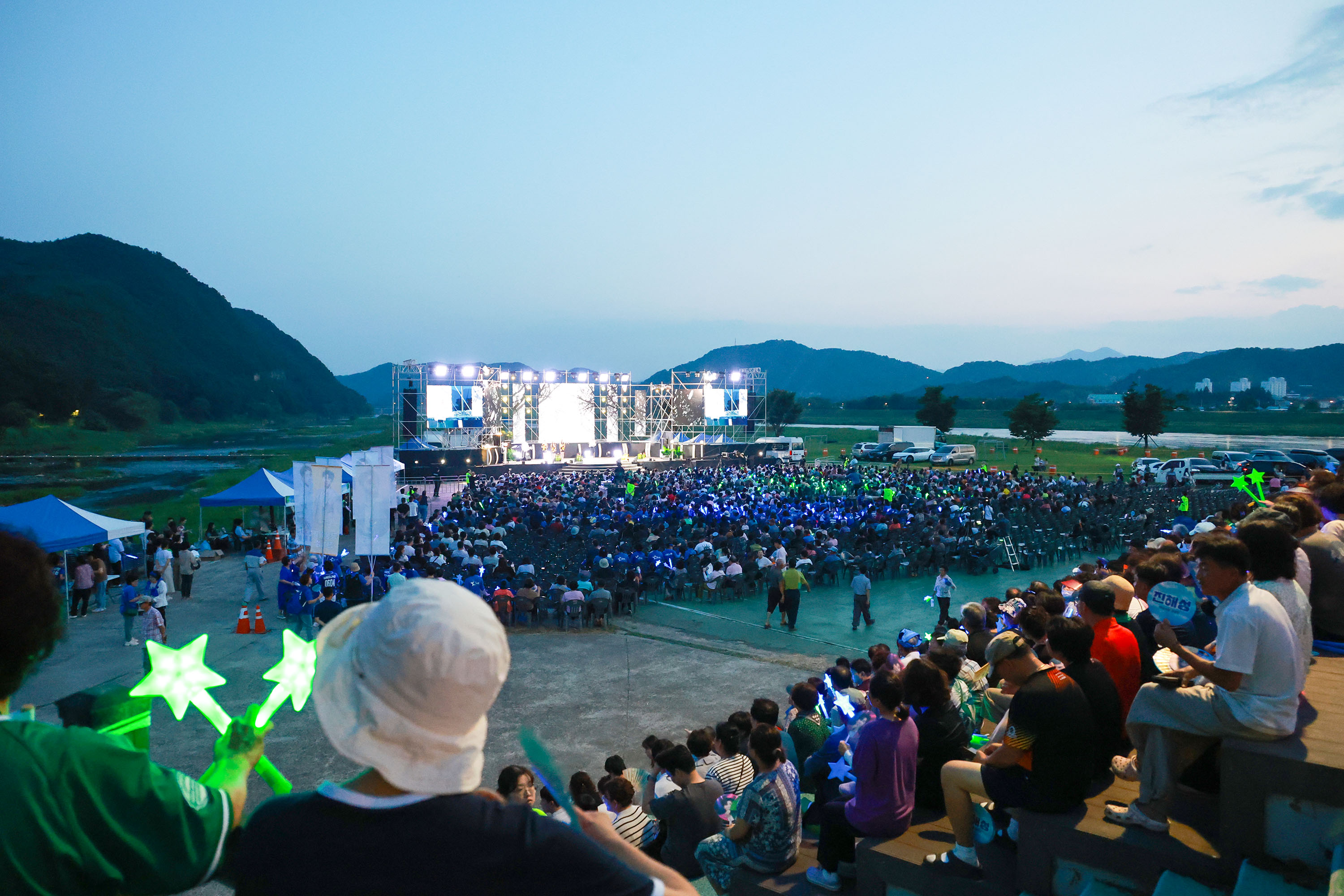 한여름밤 무더위 날린 '2024 산청 힐링 음악회' 성황 2