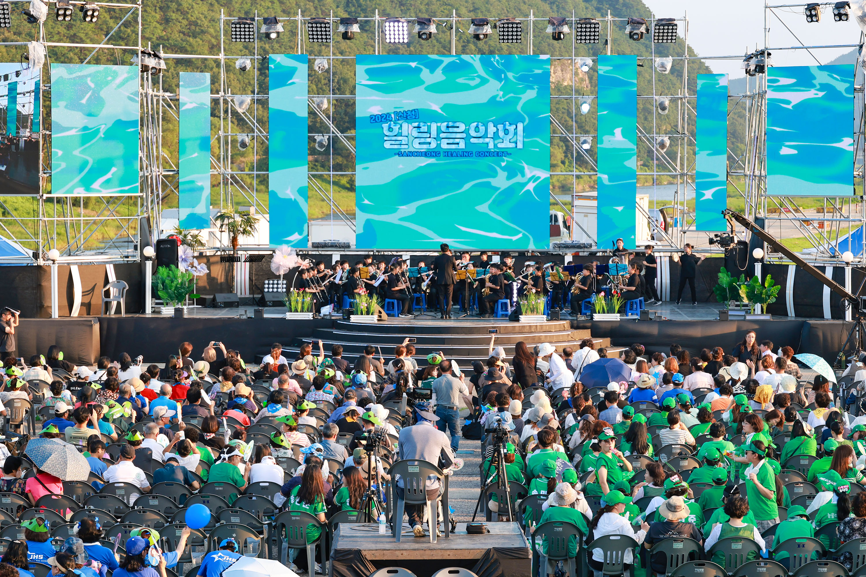 한여름밤 무더위 날린 '2024 산청 힐링 음악회' 성황 3