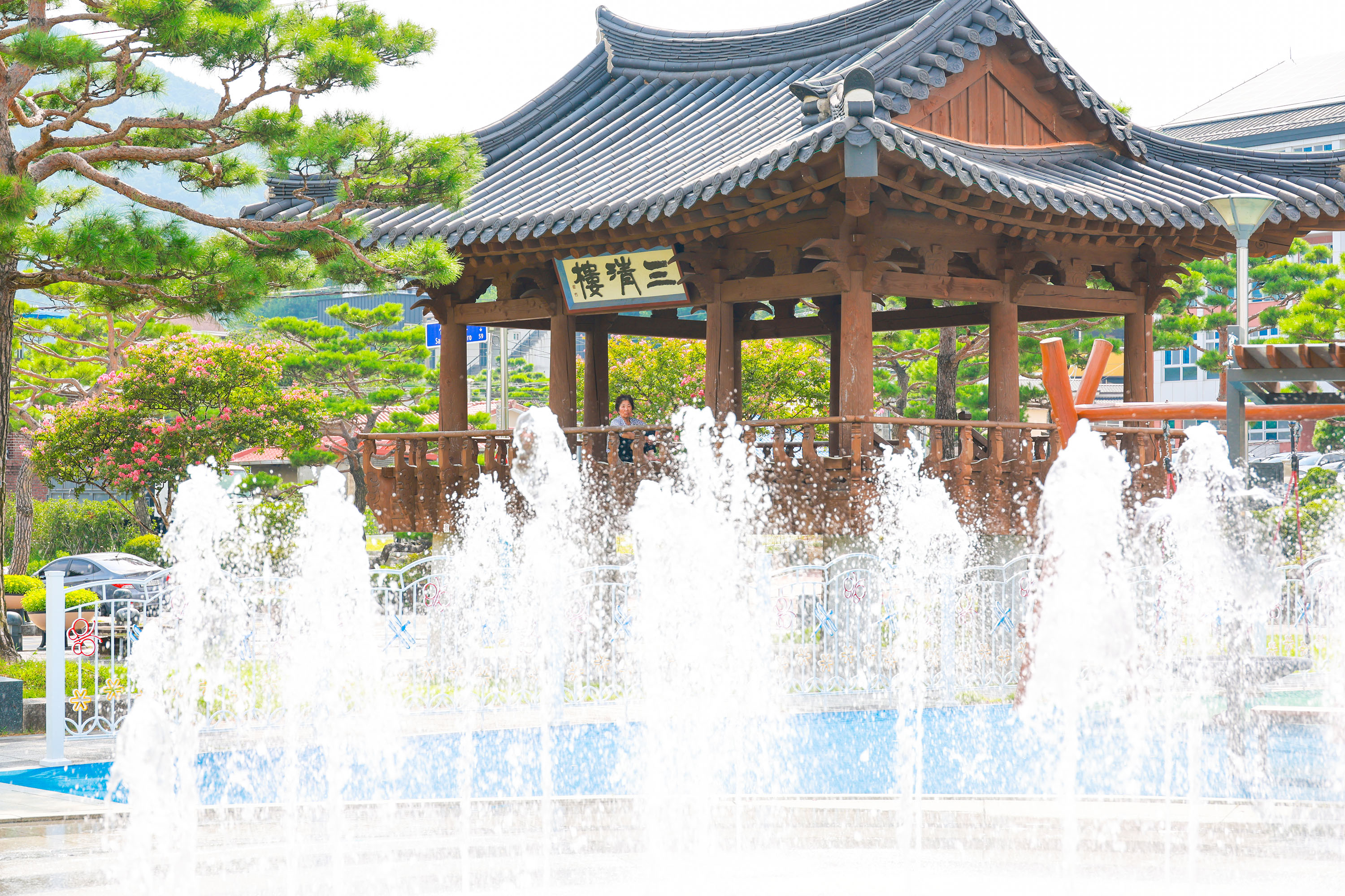 ‘보기만 해도 시원’ 산청 한마음공원 바닥분수 2