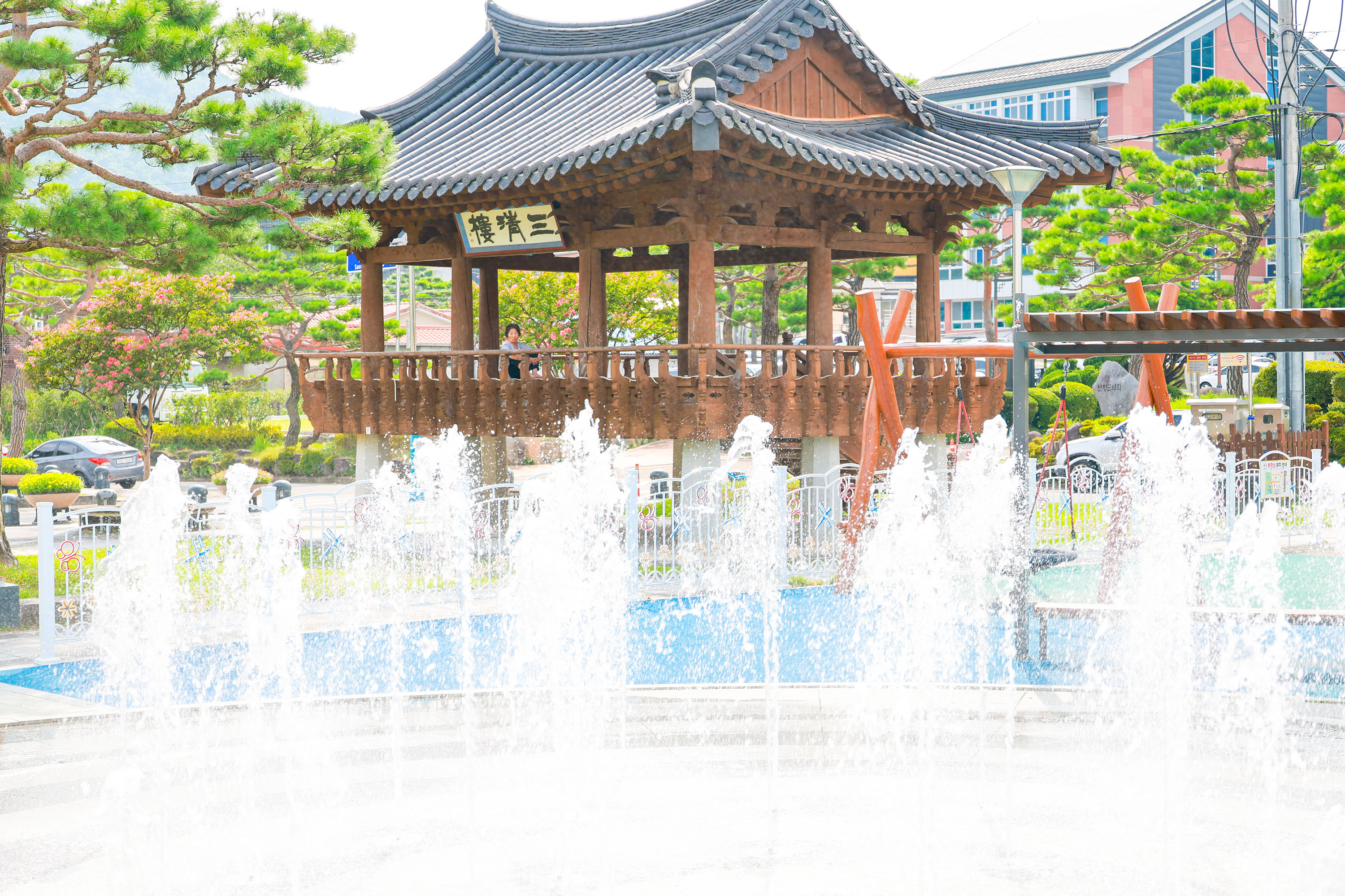 ‘보기만 해도 시원’ 산청 한마음공원 바닥분수 4