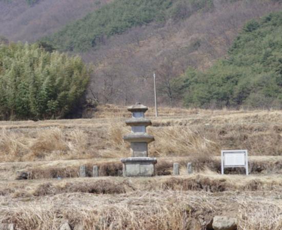 산청 삼장사지 삼층석탑 이미지